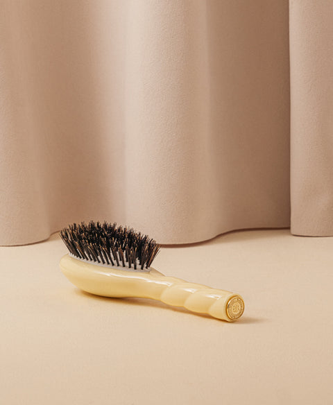 la-bonne-brosse-n-01-la-petite-brosse-brillance-soin-l-universelle-ivoire-cair-1 image 5