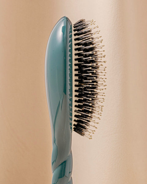 la-bonne-brosse-n-03-la-brosse-cuir-chevelu-sensible-l-indispensable-douceur-ble-2 image 3