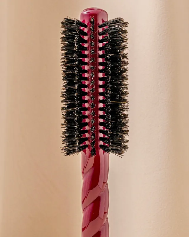la-bonne-brosse-n-05-brosse-ronde-brushing-volume-style-cherry-red-fibres-k-rati image 1