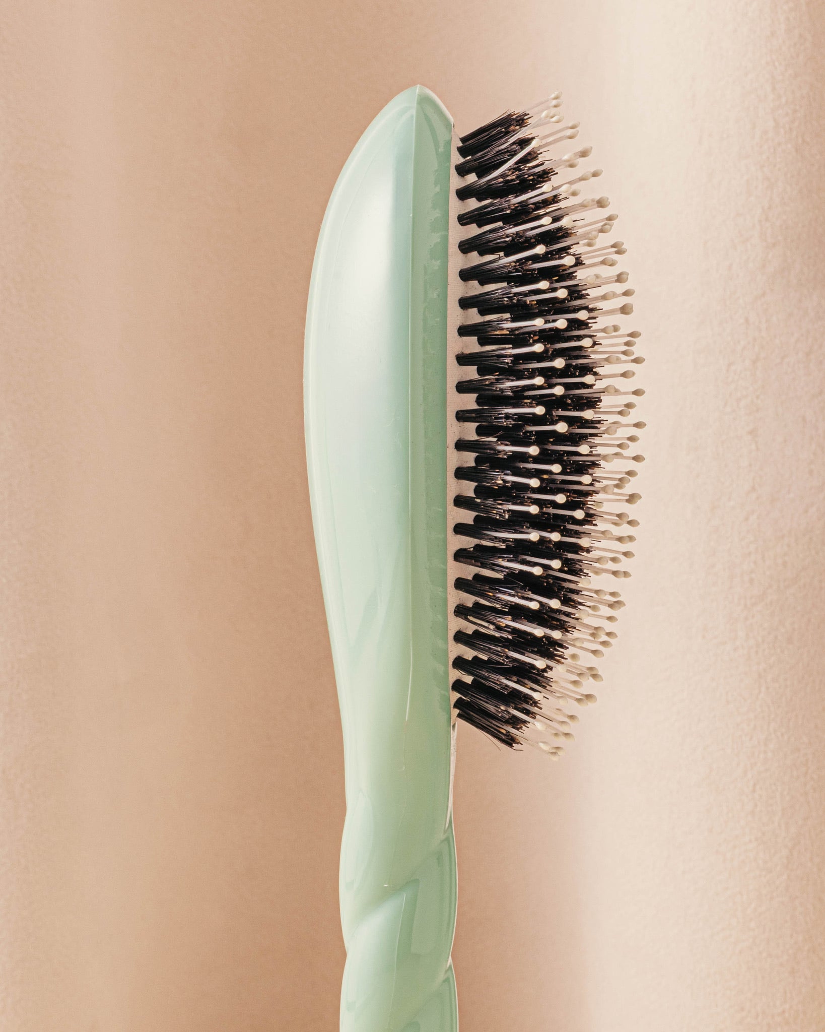 la-bonne-brosse-n-03-la-brosse-cuir-chevelu-sensible-l-indispensable-douceur-ble image 3