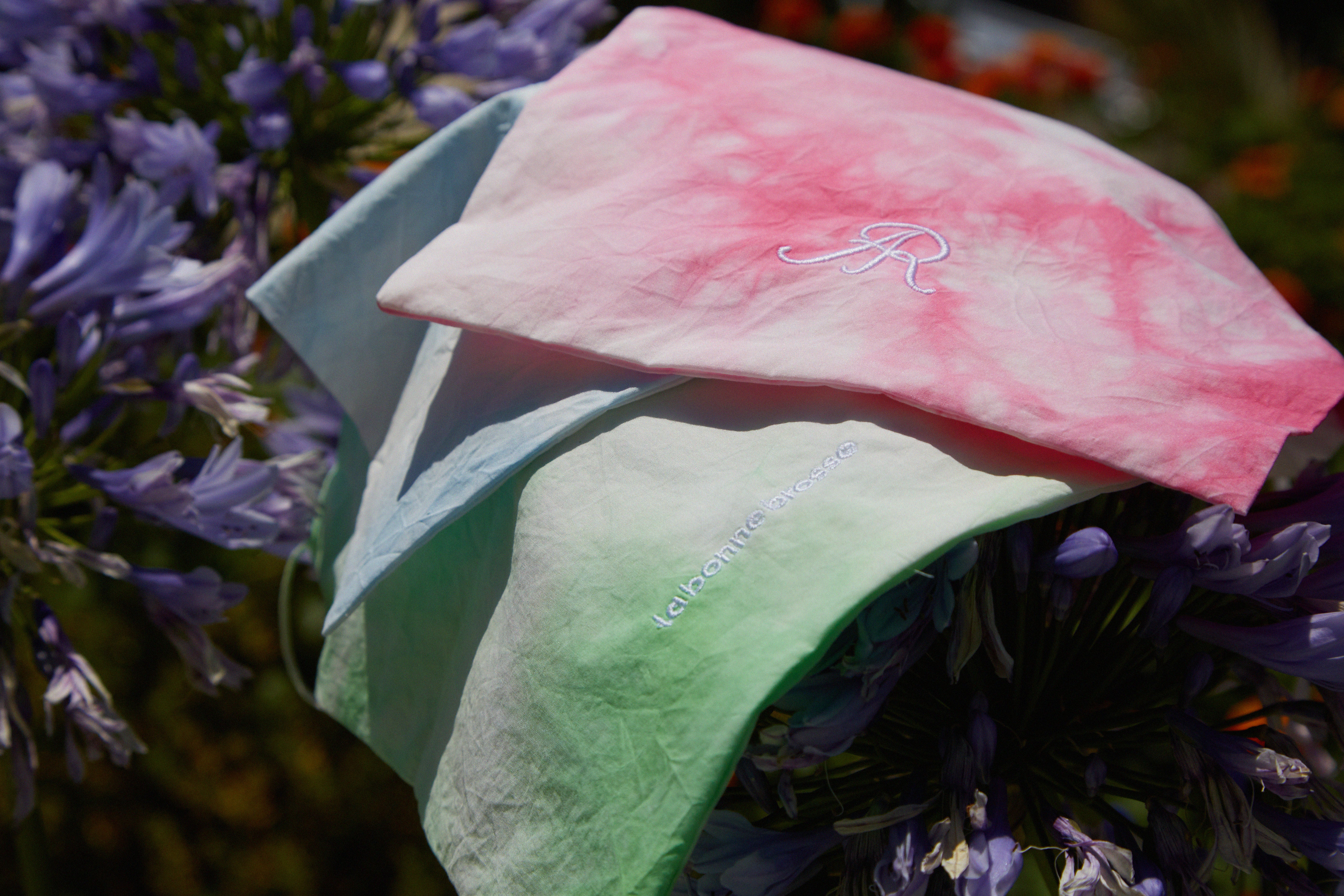 la-bonne-brosse-x-roseanna-pochon-salty-gelato-bleu-tui-brosse-coton-shibori image 2
