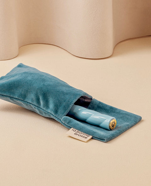 la-bonne-brosse-pochette-petite-brosse-bleu-jean-satin image 3