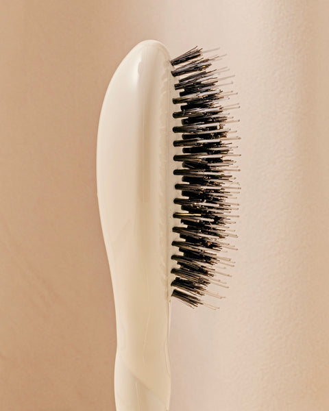 la-bonne-brosse-n-02-la-petite-brosse-d-m-lante-soin-l-indispensable-blanc-cr-me image 3