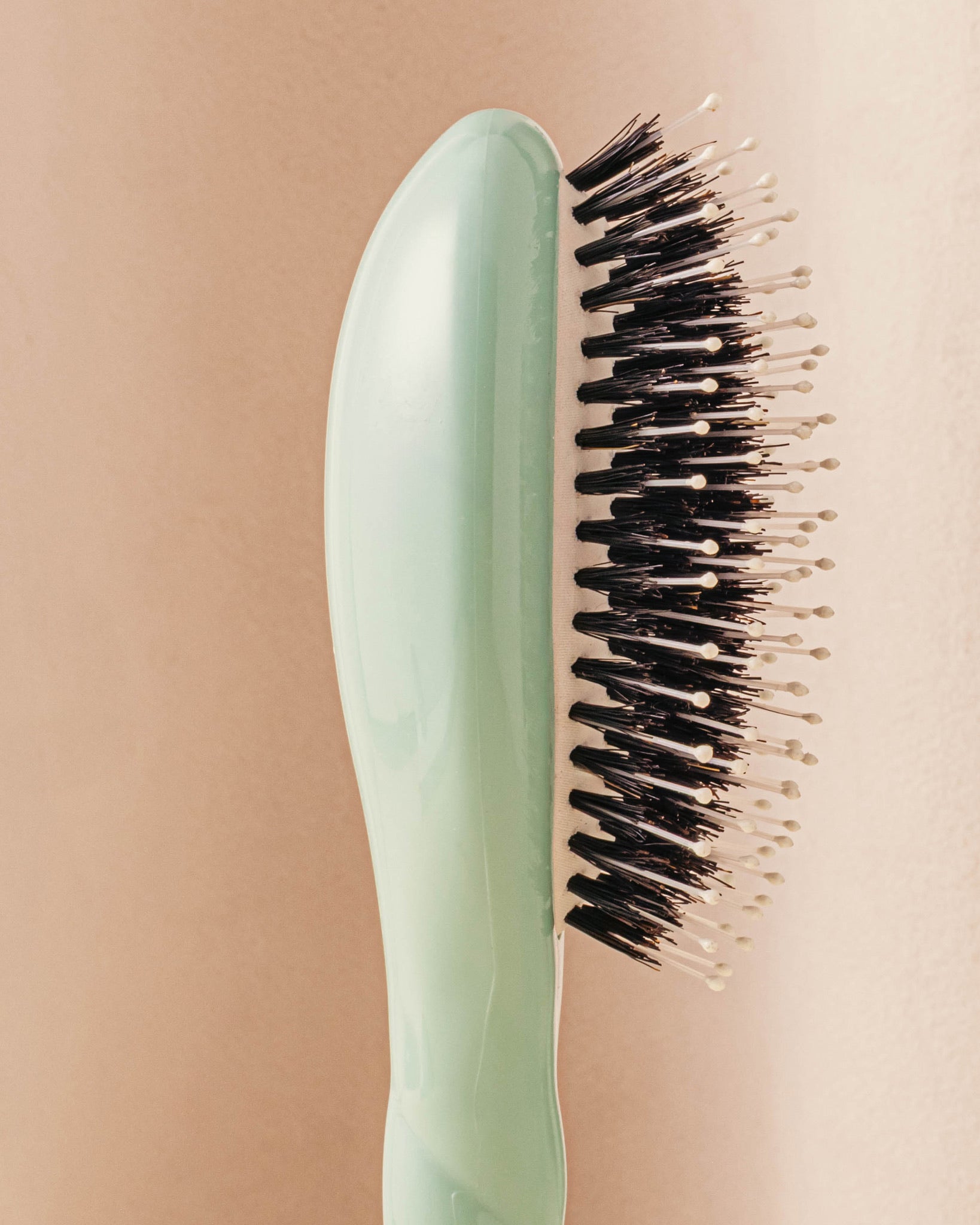la-bonne-brosse-n-03-l-indispensable-douceur-petite-brosse-cuir-chevelu-sensible-5 image 3