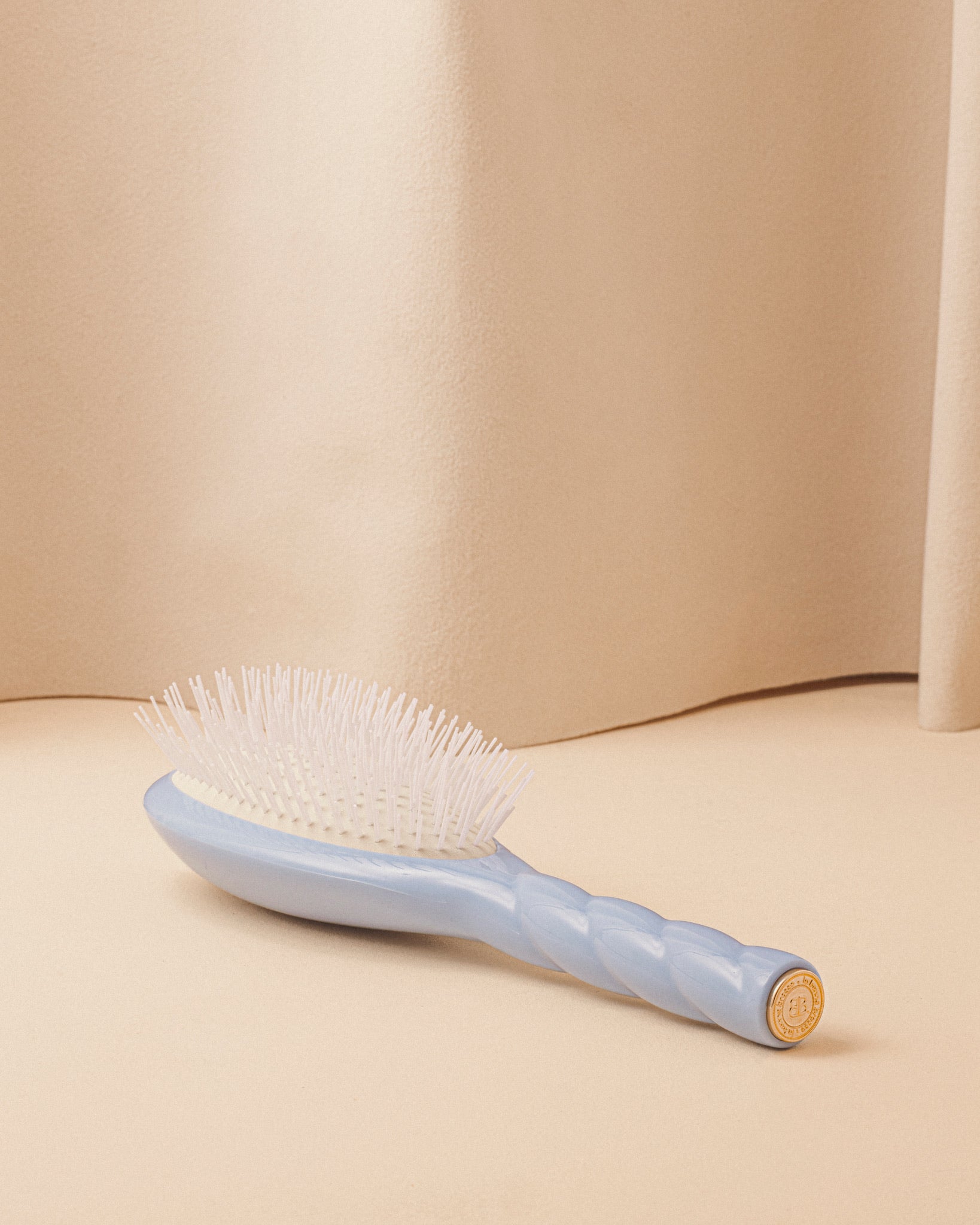 la-bonne-brosse-n-07-l-intense-brosse-d-m-lante-stimulante-grande-bleu-ciel image 5