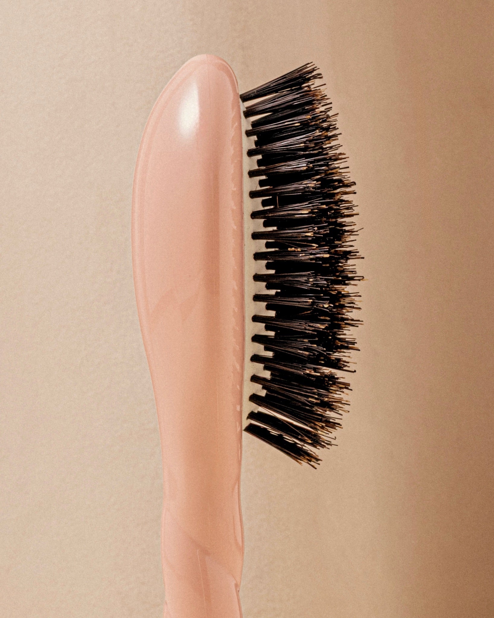 la-bonne-brosse-n-01-la-petite-brosse-brillance-soin-l-universelle-rose-poudr image 3