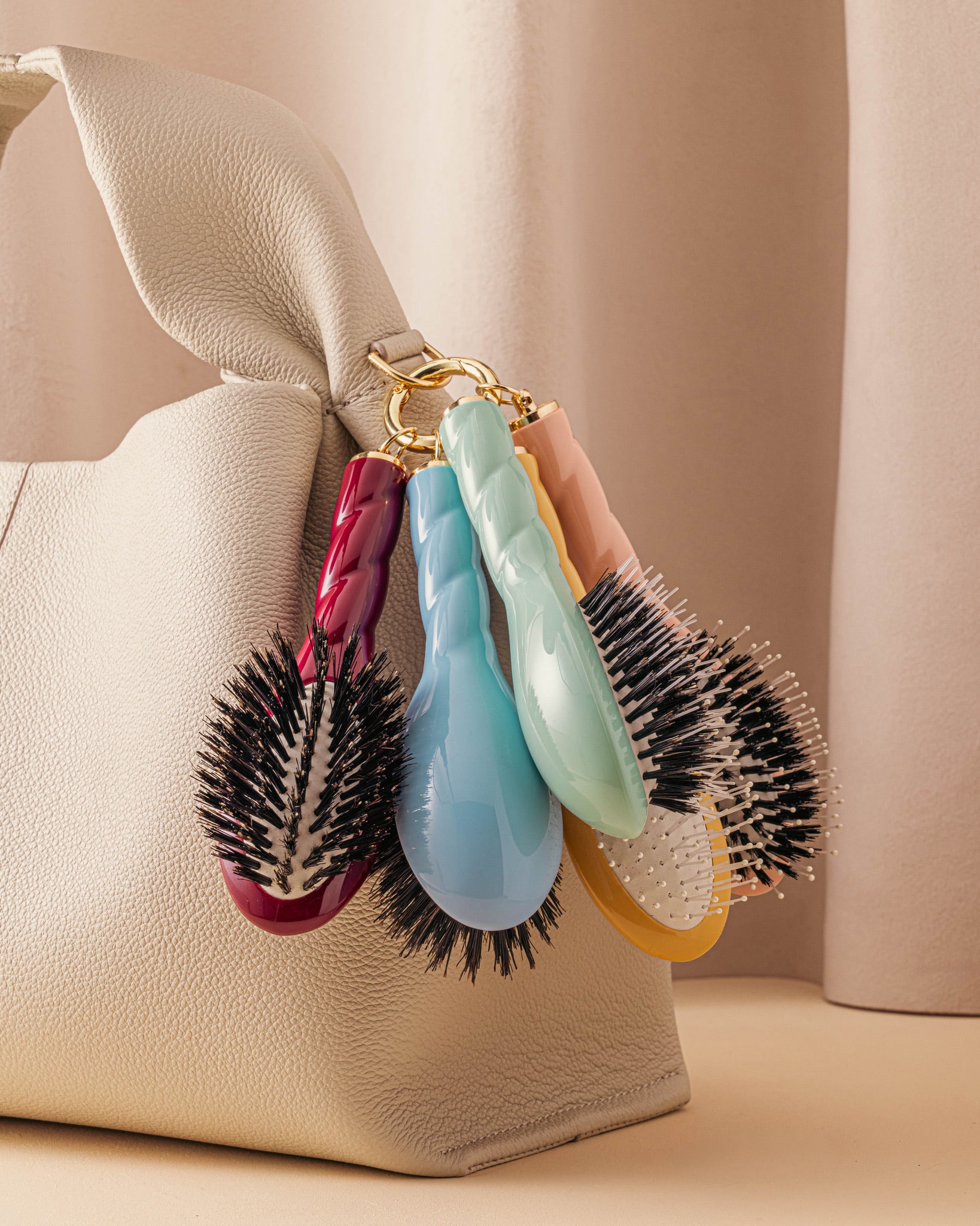 la-bonne-brosse-n-03-la-micro-brosse-cuir-chevelu-sensible-l-indispensable-douce image 5