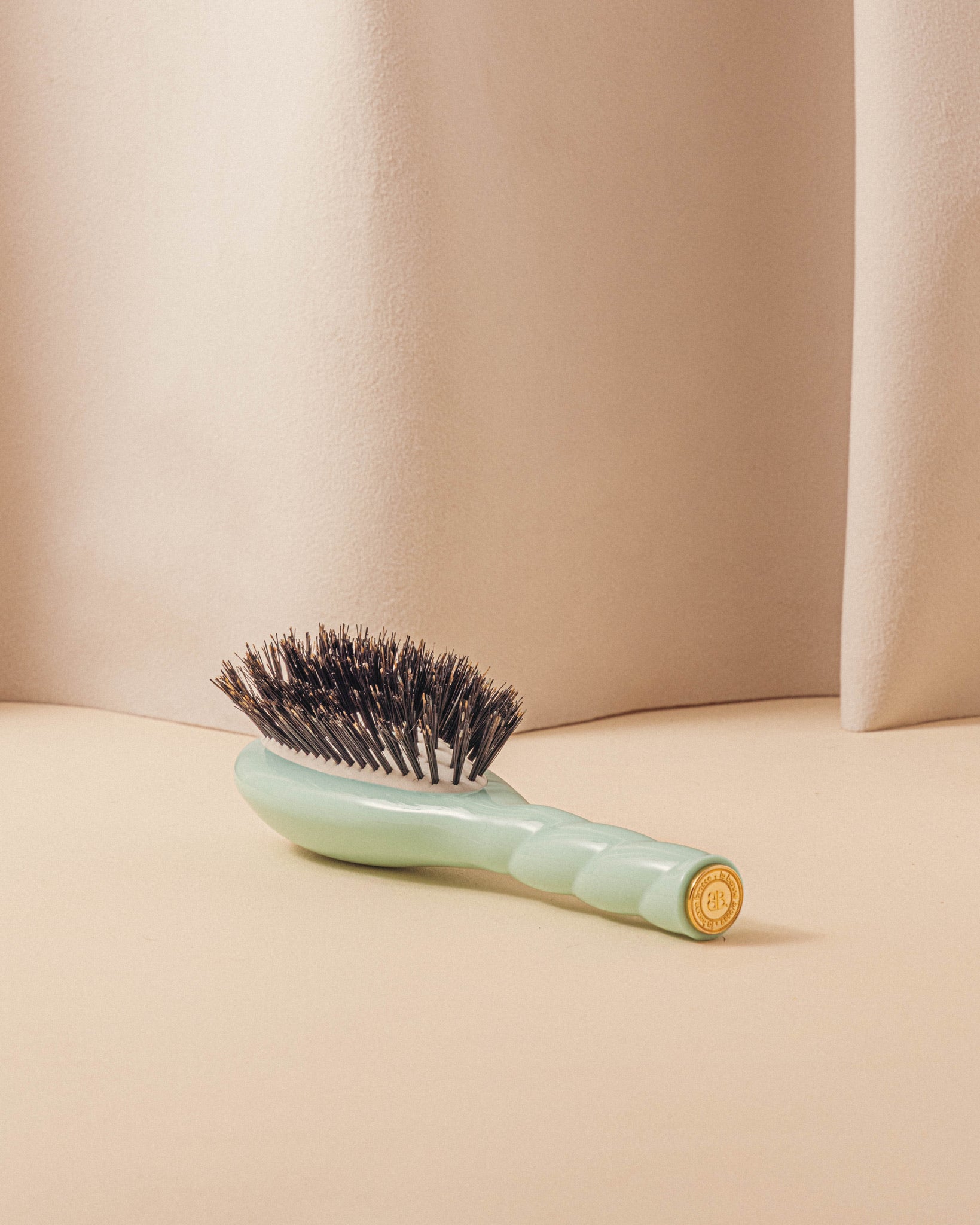 la-bonne-brosse-n-01-la-petite-brosse-brillance-soin-l-universelle-bleu-lagon-di image 5