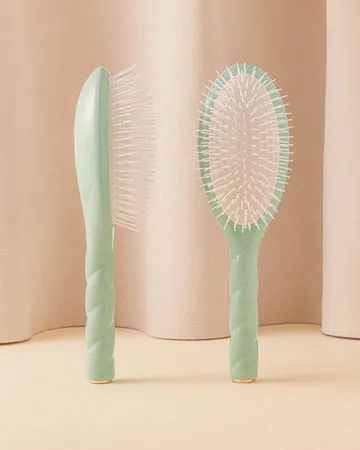 la-bonne-brosse-n-07-l-intense-brosse-d-m-lante-stimulante-bleu-lagon-dition-lim image 1