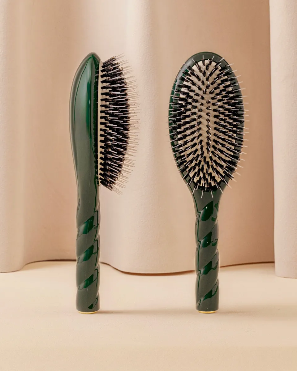 la-bonne-brosse-n-02-la-brosse-d-m-lante-soin-l-indispensable-vert-emeraude image 1