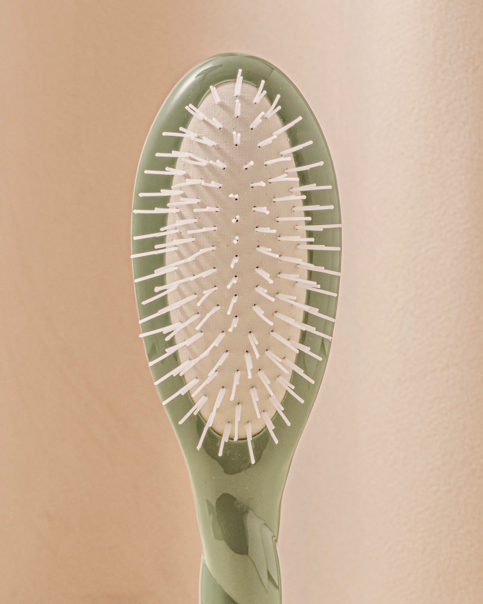 la-bonne-brosse-n-07-l-intense-petite-brosse-d-m-lante-stimulante-vert-amande image 4