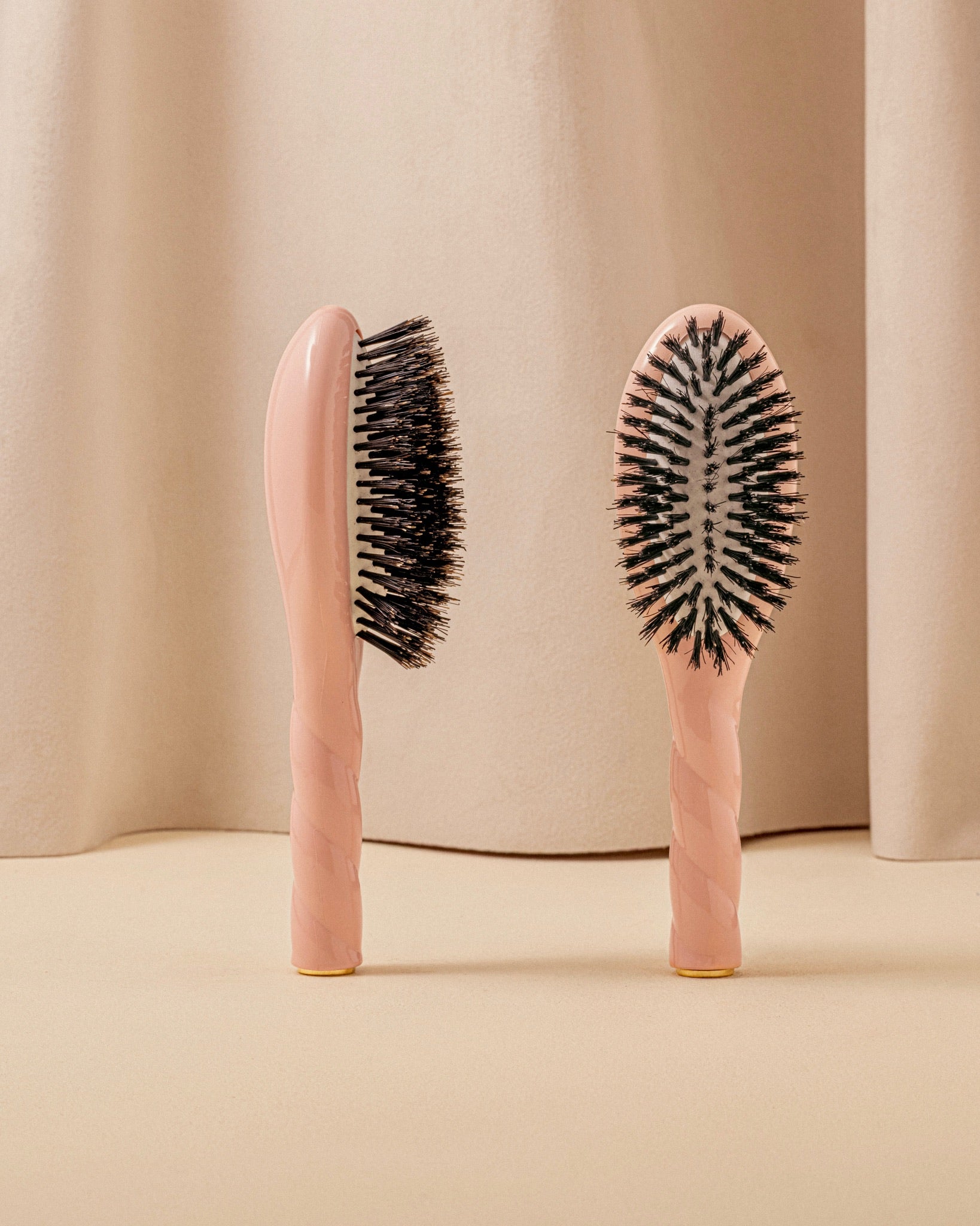 la-bonne-brosse-n-01-la-petite-brosse-brillance-soin-l-universelle-rose-poudr image 1