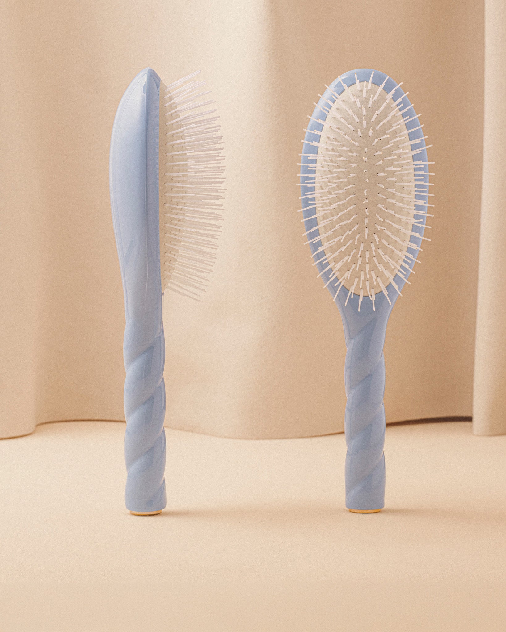 la-bonne-brosse-n-07-l-intense-brosse-d-m-lante-stimulante-grande-bleu-ciel image 1