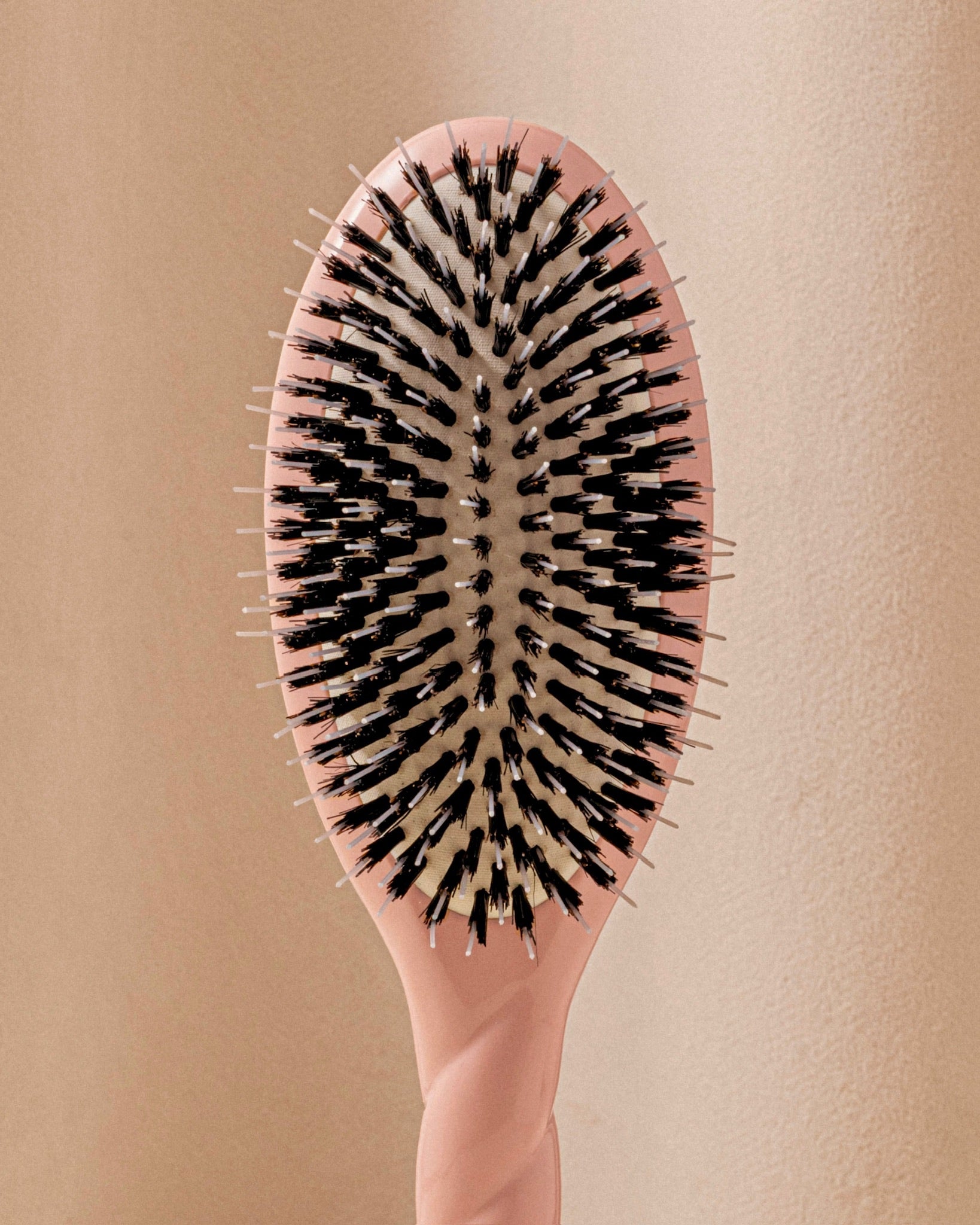 la-bonne-brosse-n-02-la-brosse-d-m-lante-soin-l-indispensable-rose-poudr-21-cm image 4