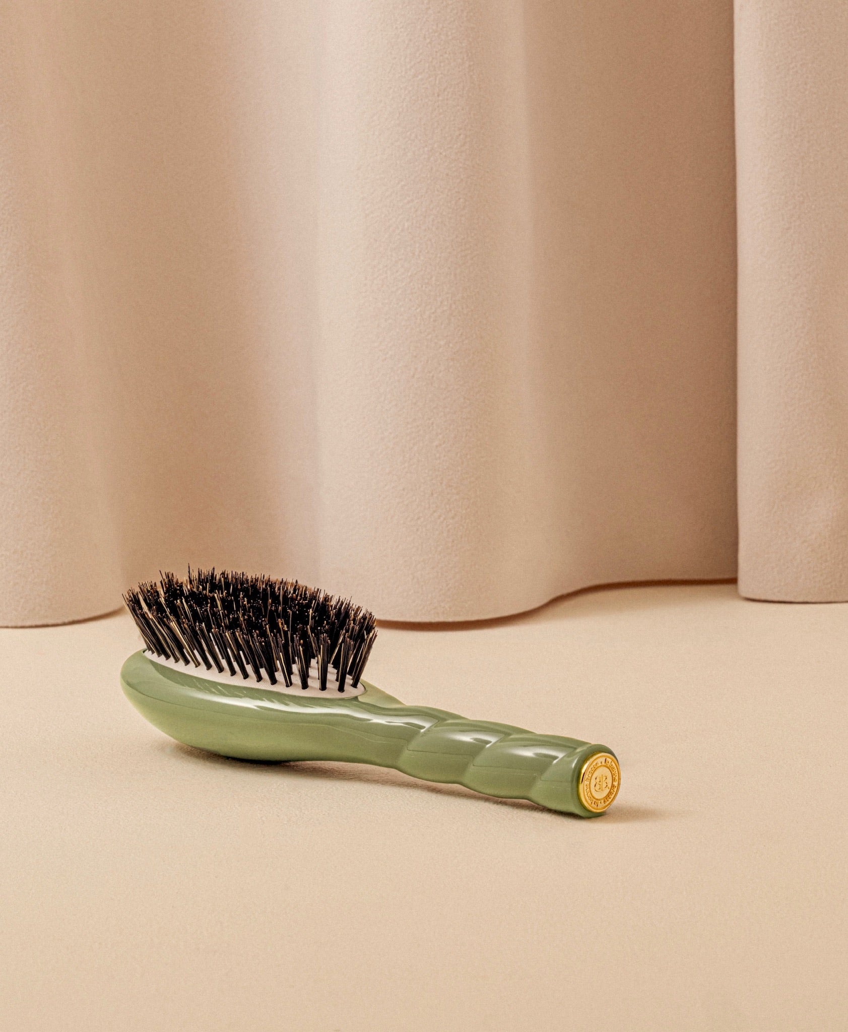 la-bonne-brosse-n-01-la-petite-brosse-brillance-soin-l-universelle-vert-amande image 5
