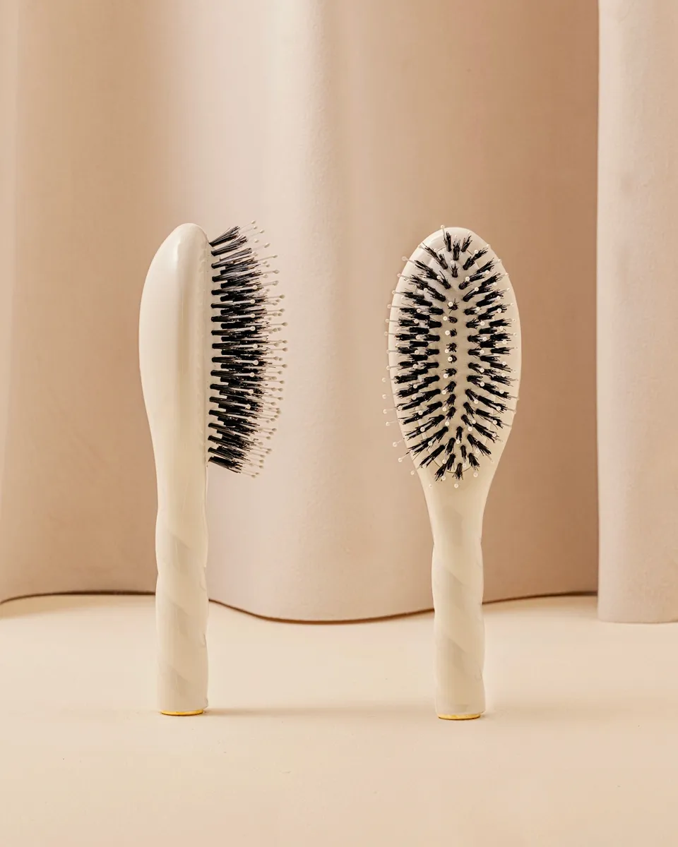 la-bonne-brosse-n-03-la-petite-brosse-cuir-chevelu-sensible-blanc-cr-me-indispen image 1