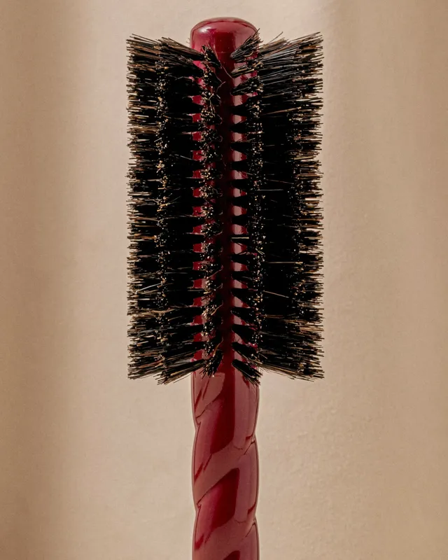 la-bonne-brosse-n-08-rouge-cerise-brosse-ronde-brushing-longueur-mouvement image 1