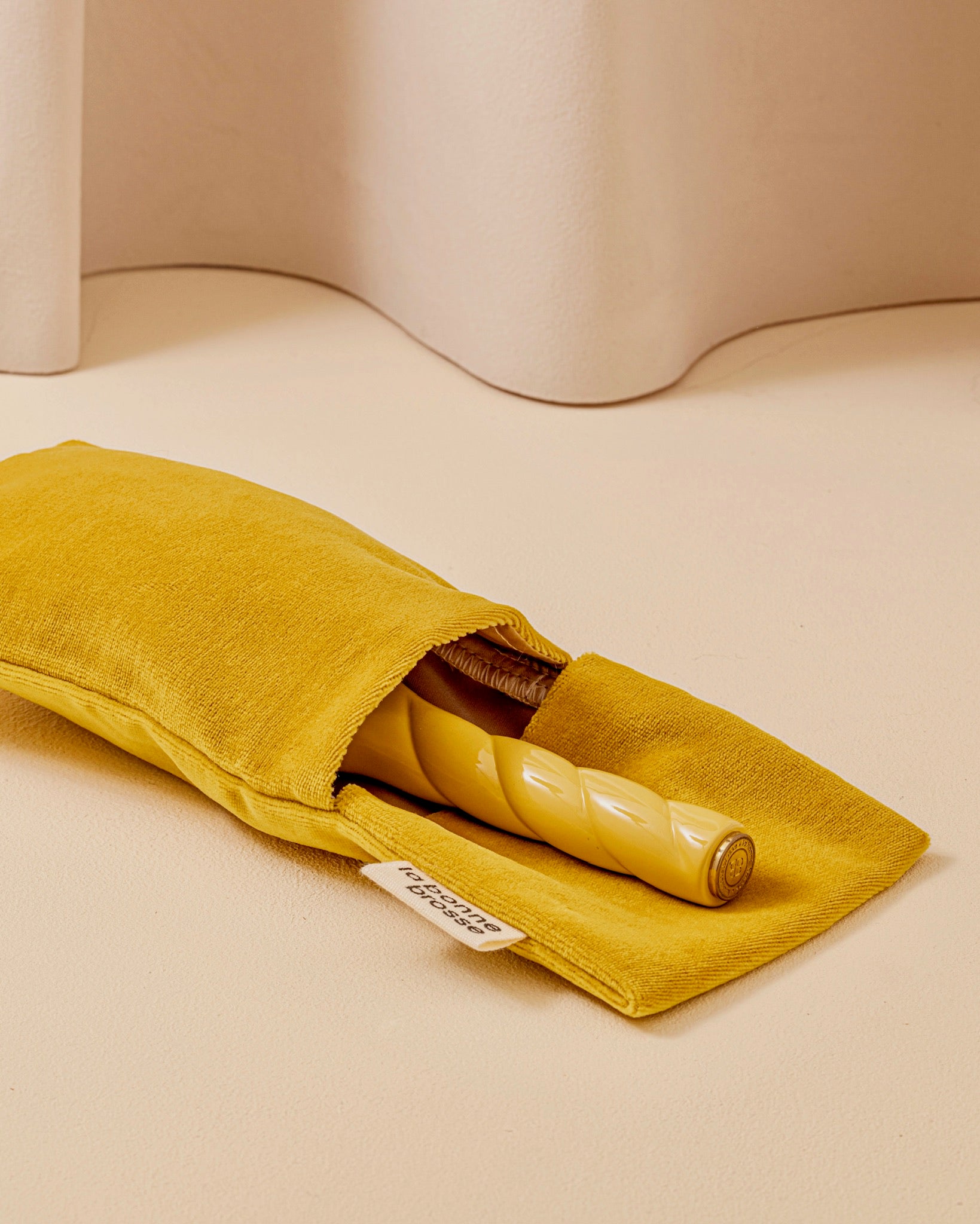 la-bonne-brosse-n-07-l-intense-brosse-d-m-lante-stimulante-grande-jaune-safran image 6