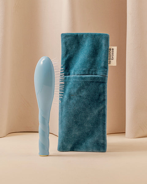 la-bonne-brosse-pochette-petite-brosse-bleu-jean-satin image 2