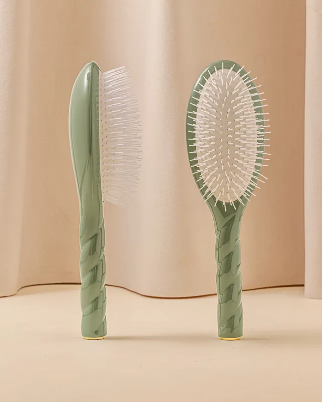 la-bonne-brosse-n-07-l-intense-grande-brosse-d-m-lante-stimulante-vert-amande image 1