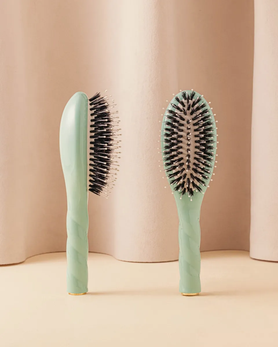 la-bonne-brosse-n-03-l-indispensable-douceur-petite-brosse-cuir-chevelu-sensible-5 image 1