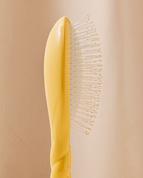 la-bonne-brosse-n-04-la-miracle-brosse-d-m-lante-massante-jaune-safran image 3