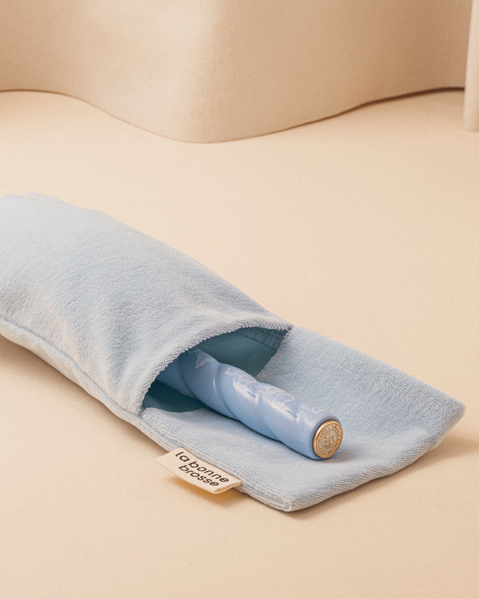 la-bonne-brosse-la-pochette-grande-brosse-pochette-velours-et-satin-bleu-ciel image 2