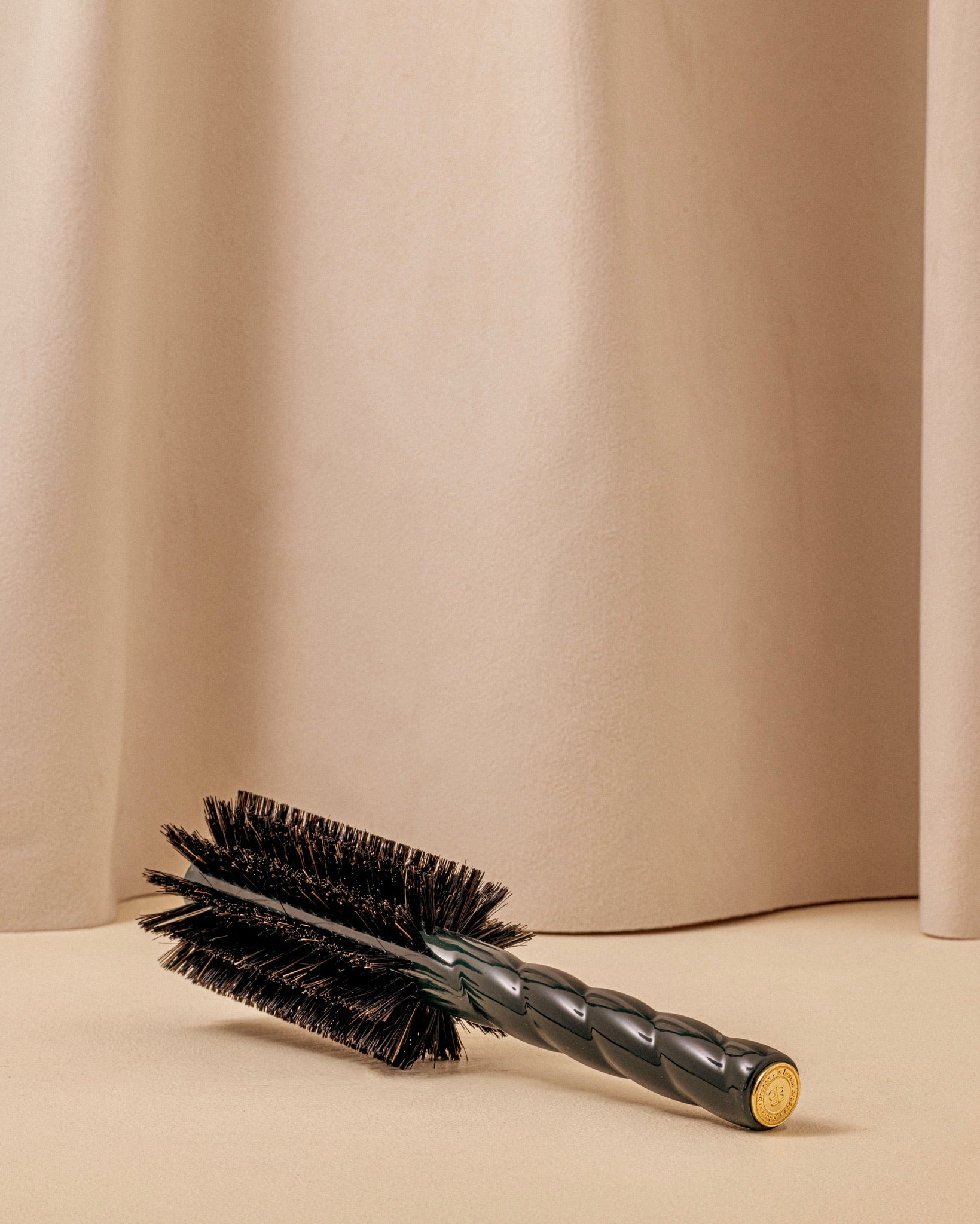 la-bonne-brosse-n-08-la-brosse-ronde-brushing-longueur-mouvement-vert-meraude image 3
