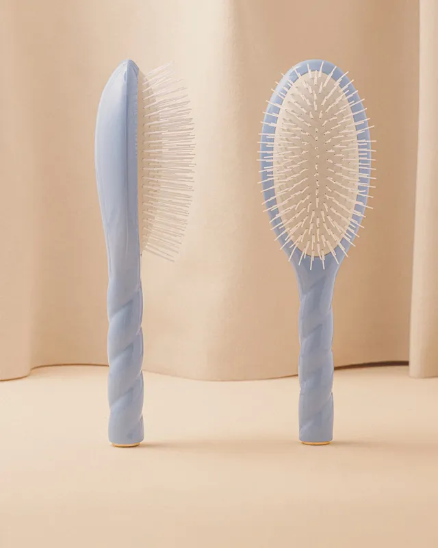 la-bonne-brosse-n-07-l-intense-brosse-d-m-lante-stimulante-grande-bleu-ciel image 1