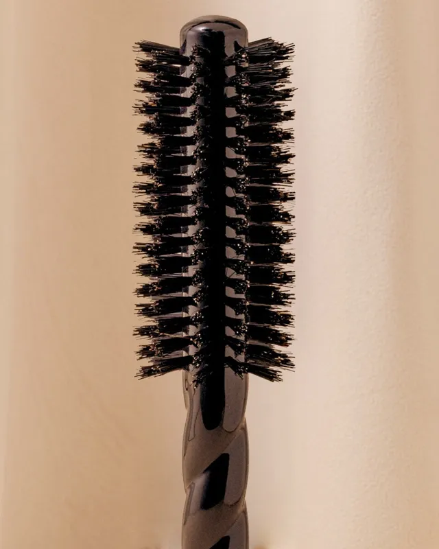 la-bonne-brosse-n-05-la-brosse-ronde-brushing-volume-style-noir-dition-black image 1