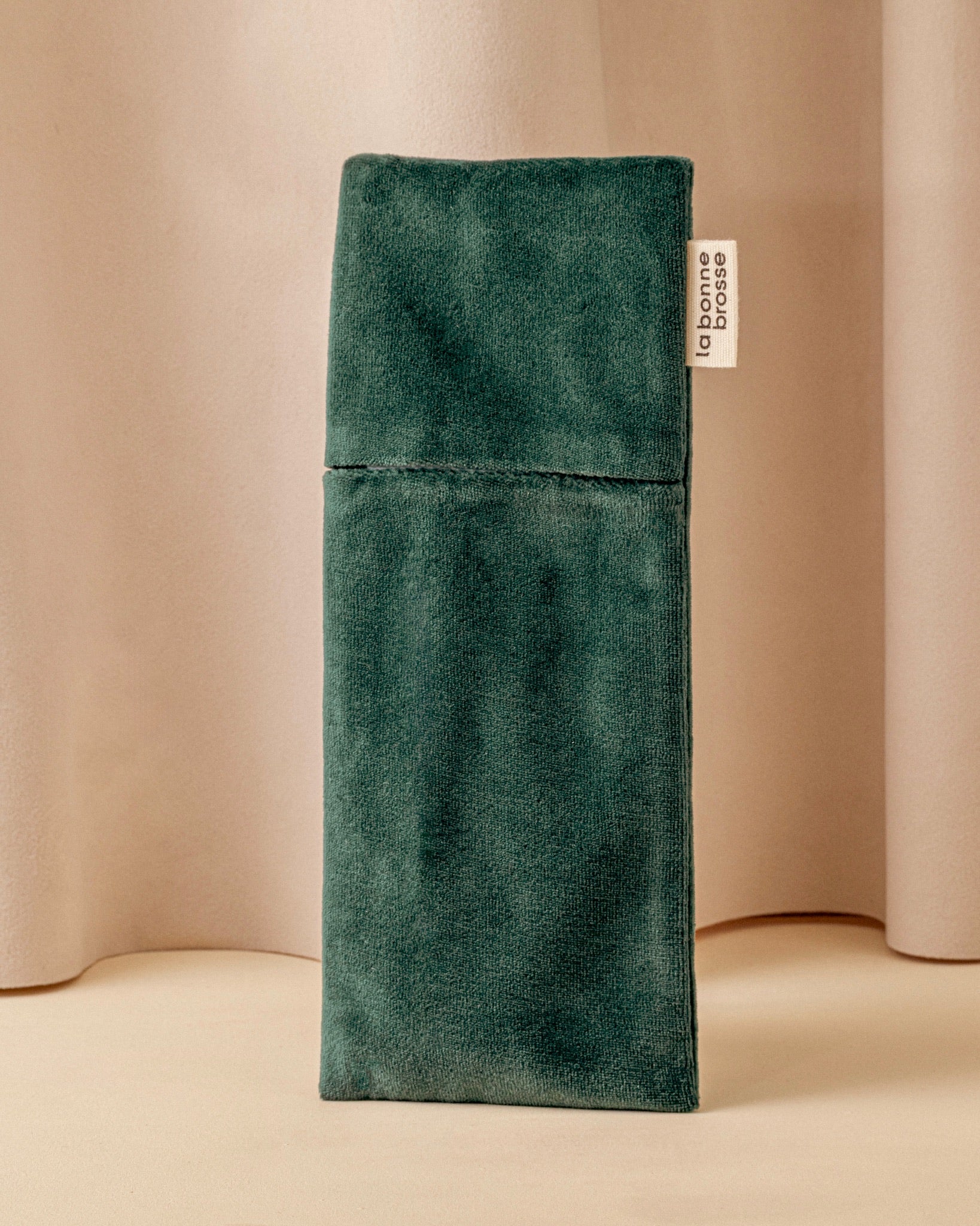 la-bonne-brosse-pochette-brosse-ronde-vert-meraude image 2