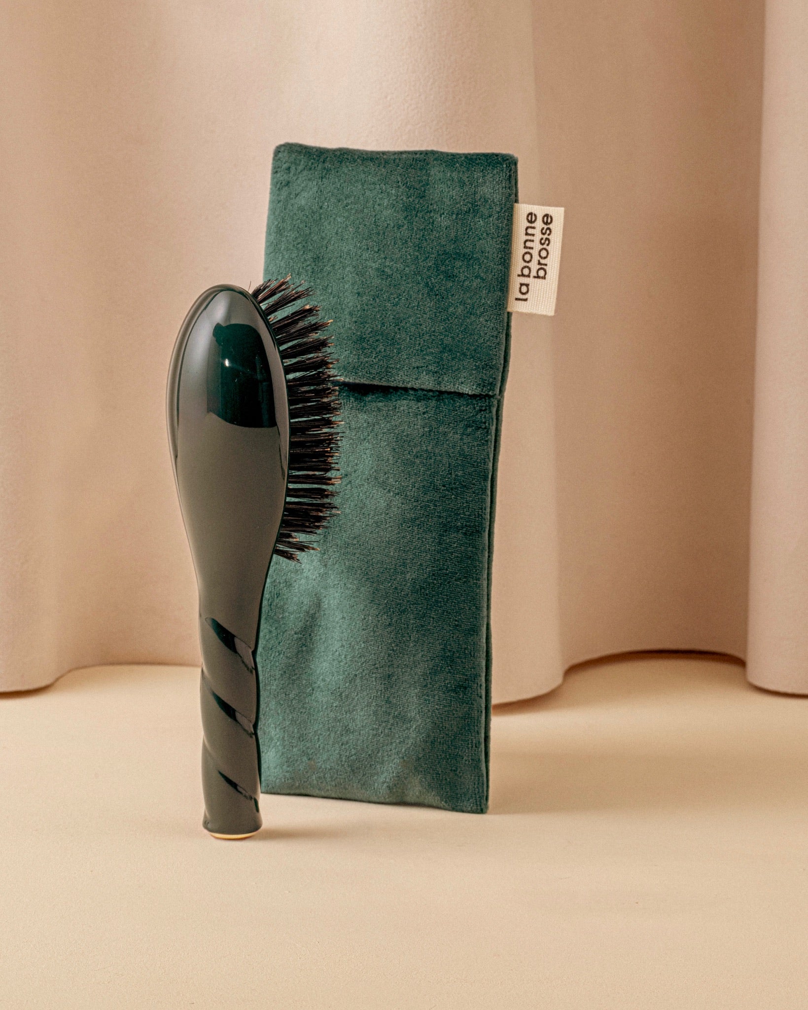 la-bonne-brosse-la-pochette-petite-brosse-vert-meraude image 2
