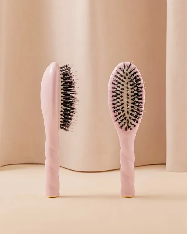 la-bonne-brosse-n-02-la-petite-brosse-d-m-lante-soin-l-indispensable-rose-lilas image 1