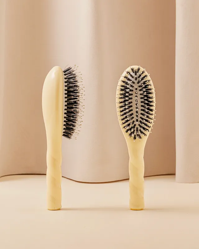 la-bonne-brosse-n-03-l-indispensable-douceur-petite-brosse-cuir-chevelu-sensible-9 image 1