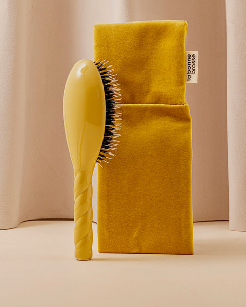 la-bonne-brosse-la-pochette-grande-brosse-pochette-velours-et-satin-jaune-safran image 2