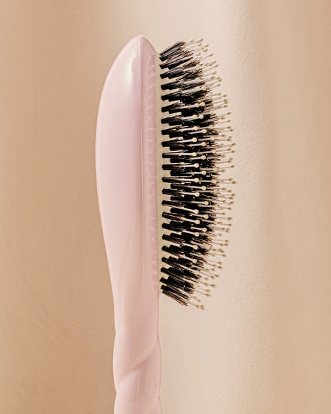 la-bonne-brosse-n-03-la-brosse-cuir-chevelu-sensible-l-indispensable-douceur-ros-3 image 3