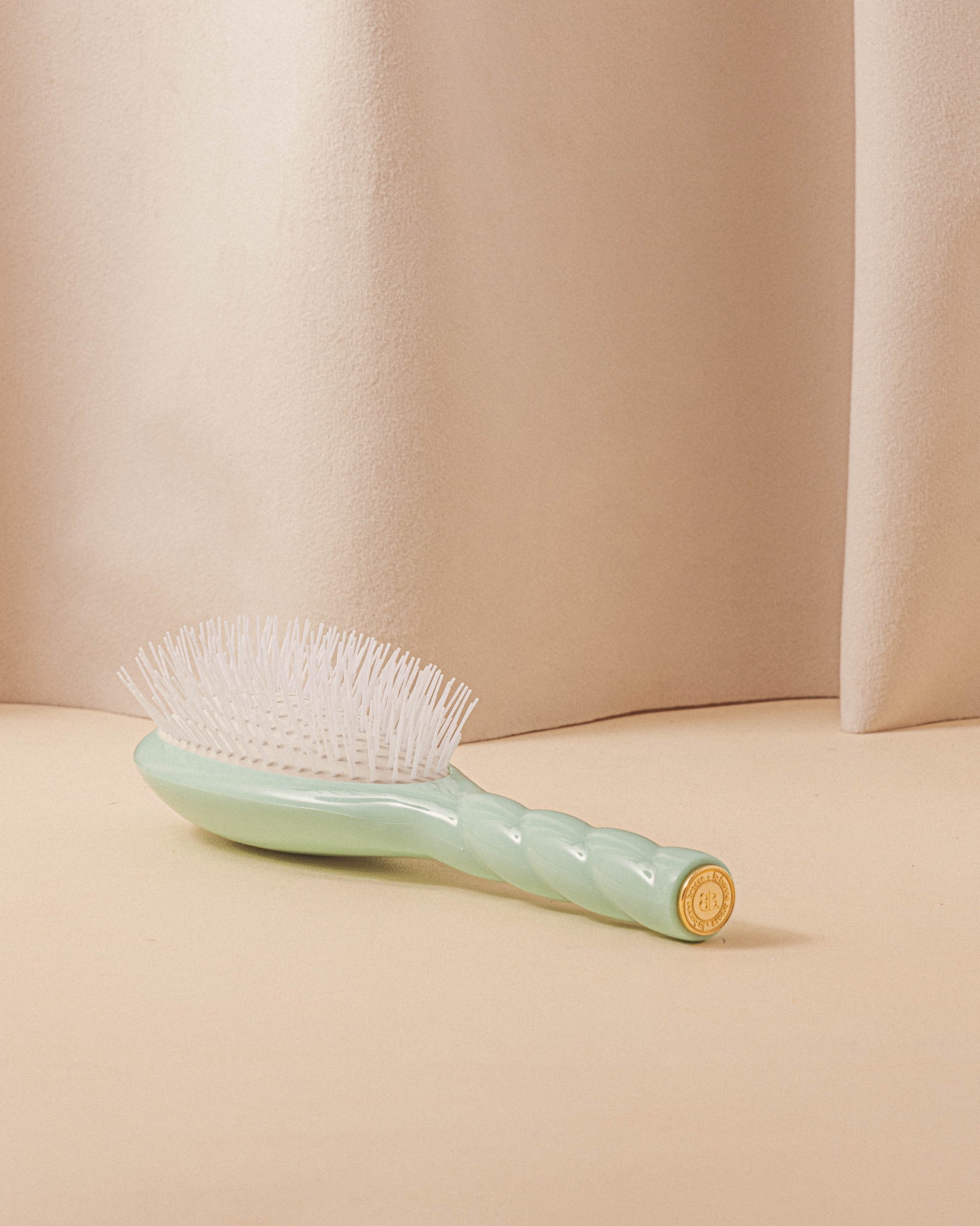 la-bonne-brosse-n-07-l-intense-brosse-d-m-lante-stimulante-bleu-lagon-dition-lim image 5