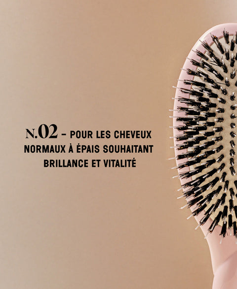 la-bonne-brosse-n-02-la-brosse-d-m-lante-soin-l-indispensable-grande-rose-lilas image 7