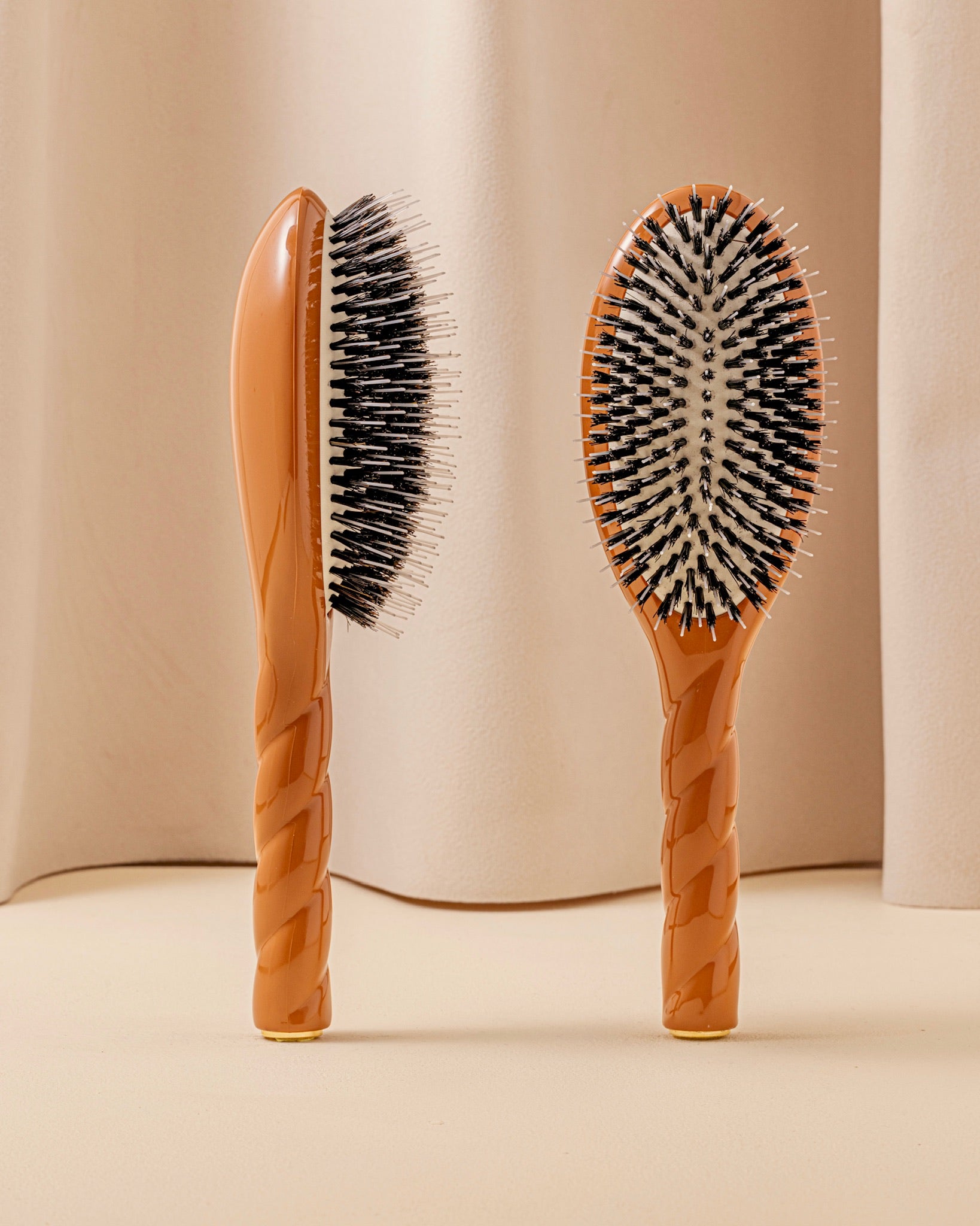 la-bonne-brosse-n-02-la-brosse-d-m-lante-soin-l-indispensable-terracotta image 1