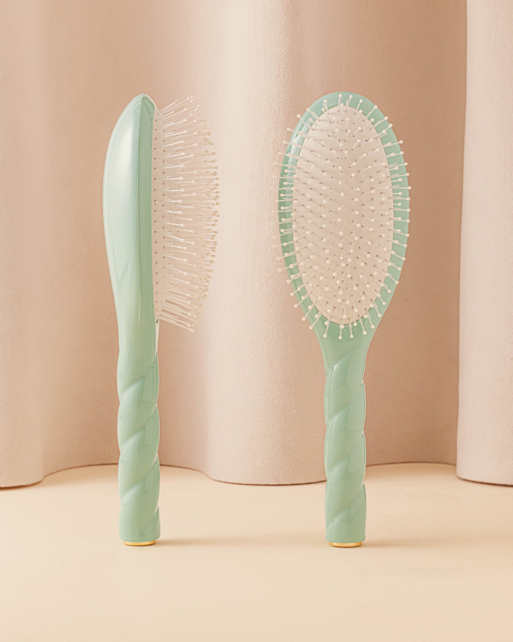 la-bonne-brosse-n-04-la-miracle-brosse-d-m-lante-massante-grande-bleu-lagon-diti image 1