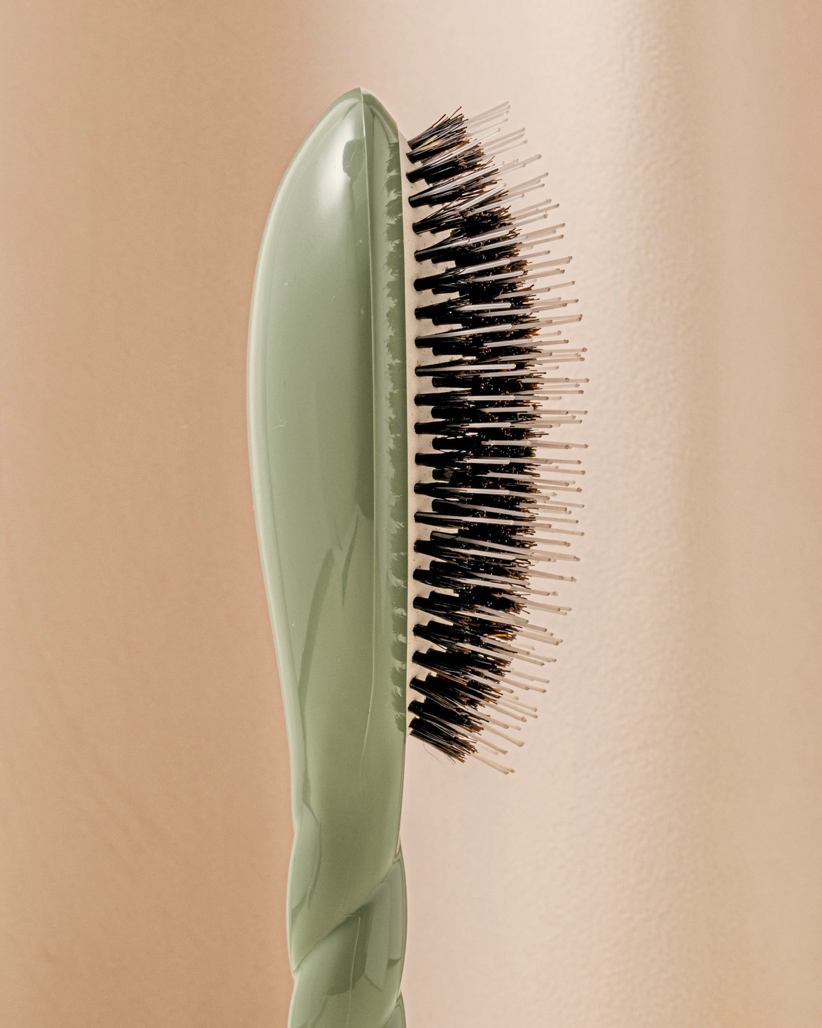 la-bonne-brosse-n-02-la-brosse-d-m-lante-soin-l-indispensable-vert-amande image 3