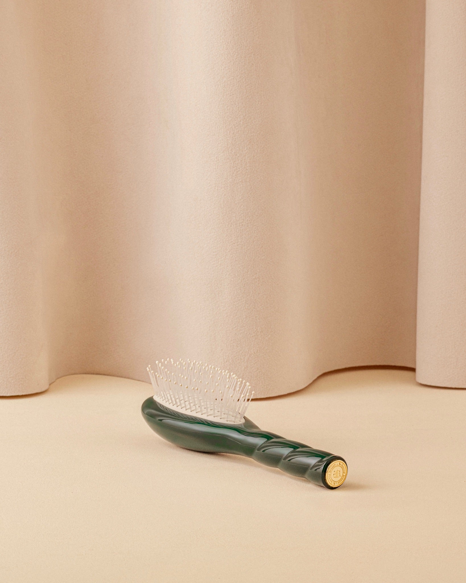 la-bonne-brosse-n-04-la-miracle-petite-brosse-d-m-lante-massante-vert-emeraude image 5