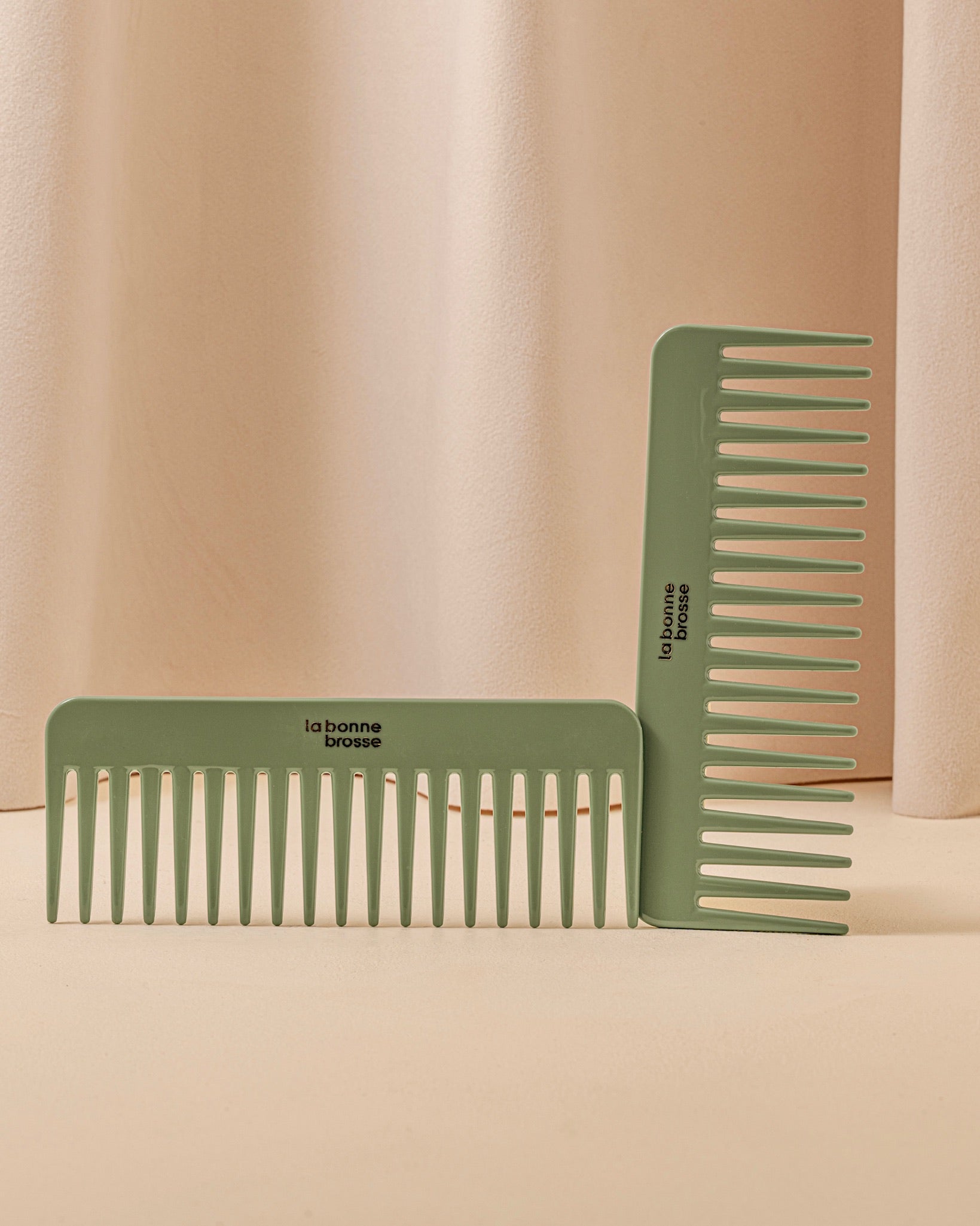 la-bonne-brosse-le-peigne-large-d-m-lant-en-ac-tate-vert-amande image 1