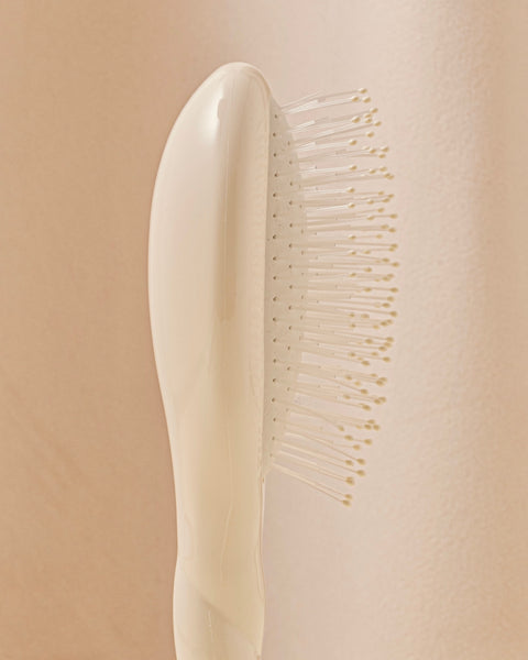 la-bonne-brosse-n-04-la-miracle-petite-brosse-d-m-lante-massante-blanc-cr-me image 3