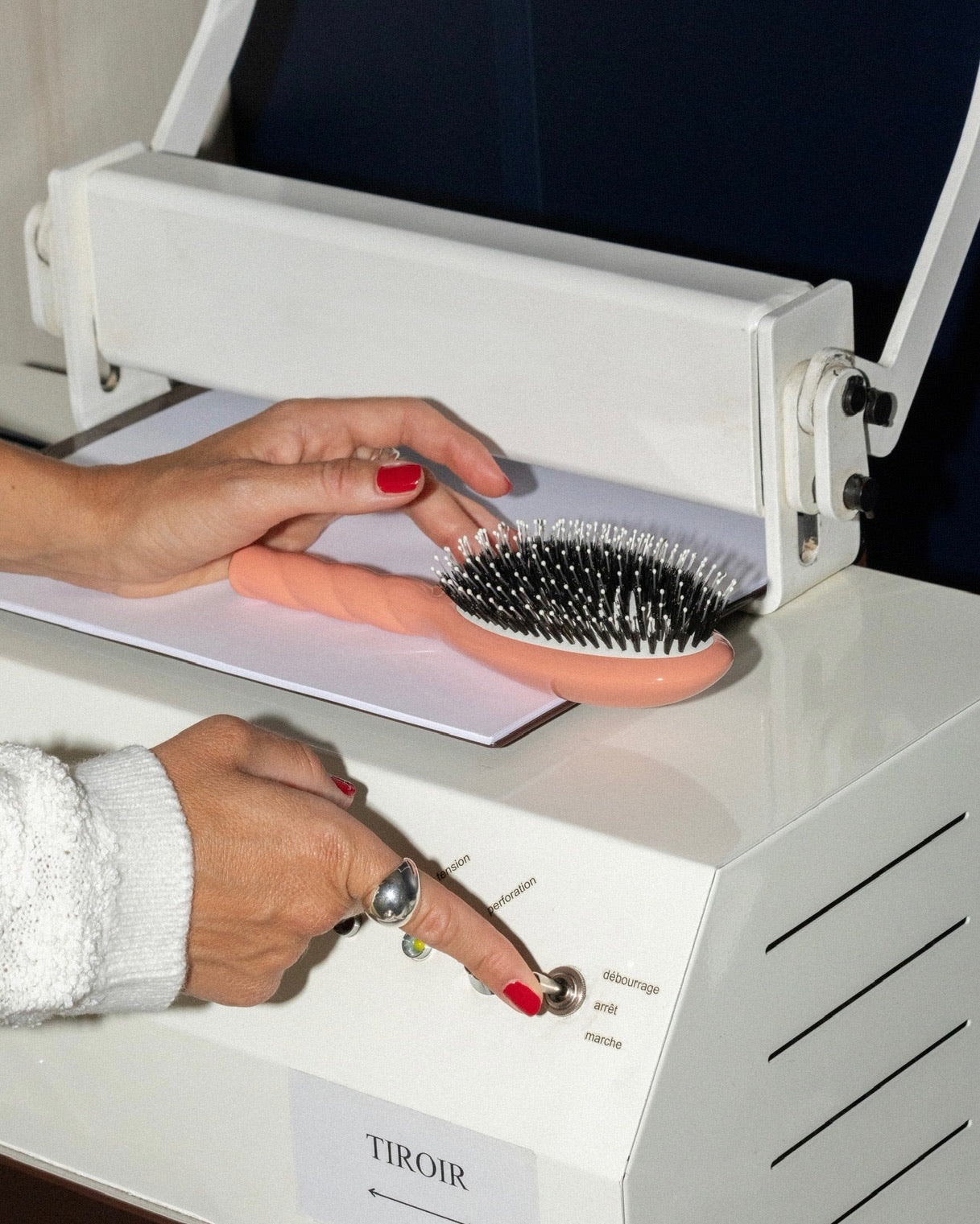 la-bonne-brosse-n-03-la-brosse-cuir-chevelu-sensible-l-indispensable-douceur-cor image 6