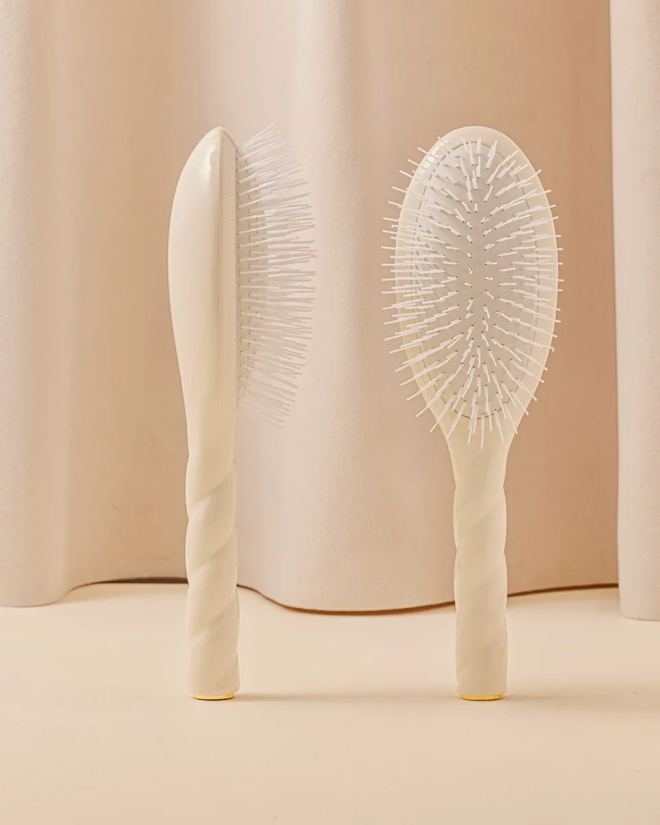 la-bonne-brosse-n-07-l-intense-brosse-d-m-lante-stimulante-blanc-cr-me image 1