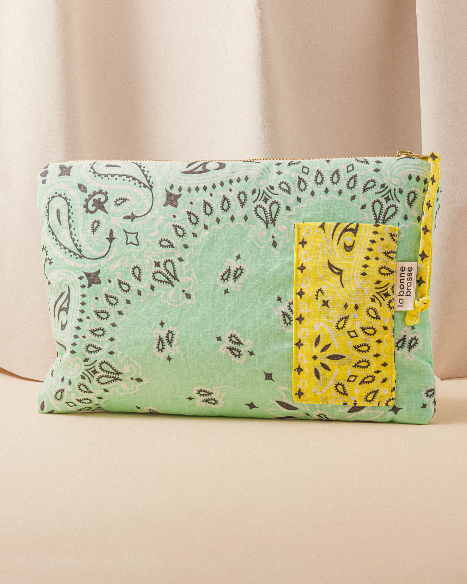 call-it-by-your-name-x-la-bonne-brosse-trousse-zipp-e-matelass-e image 3