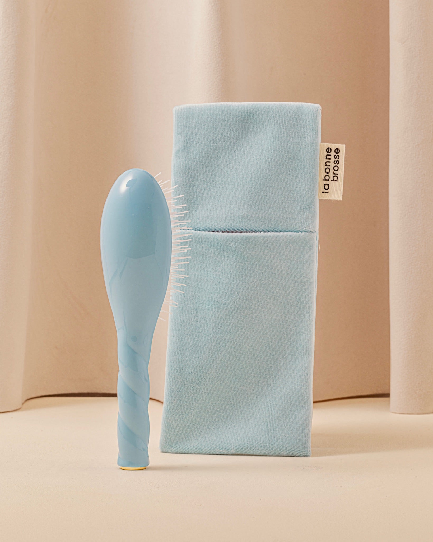 la-bonne-brosse-pochette-petite-brosse-bleu-ciel image 2