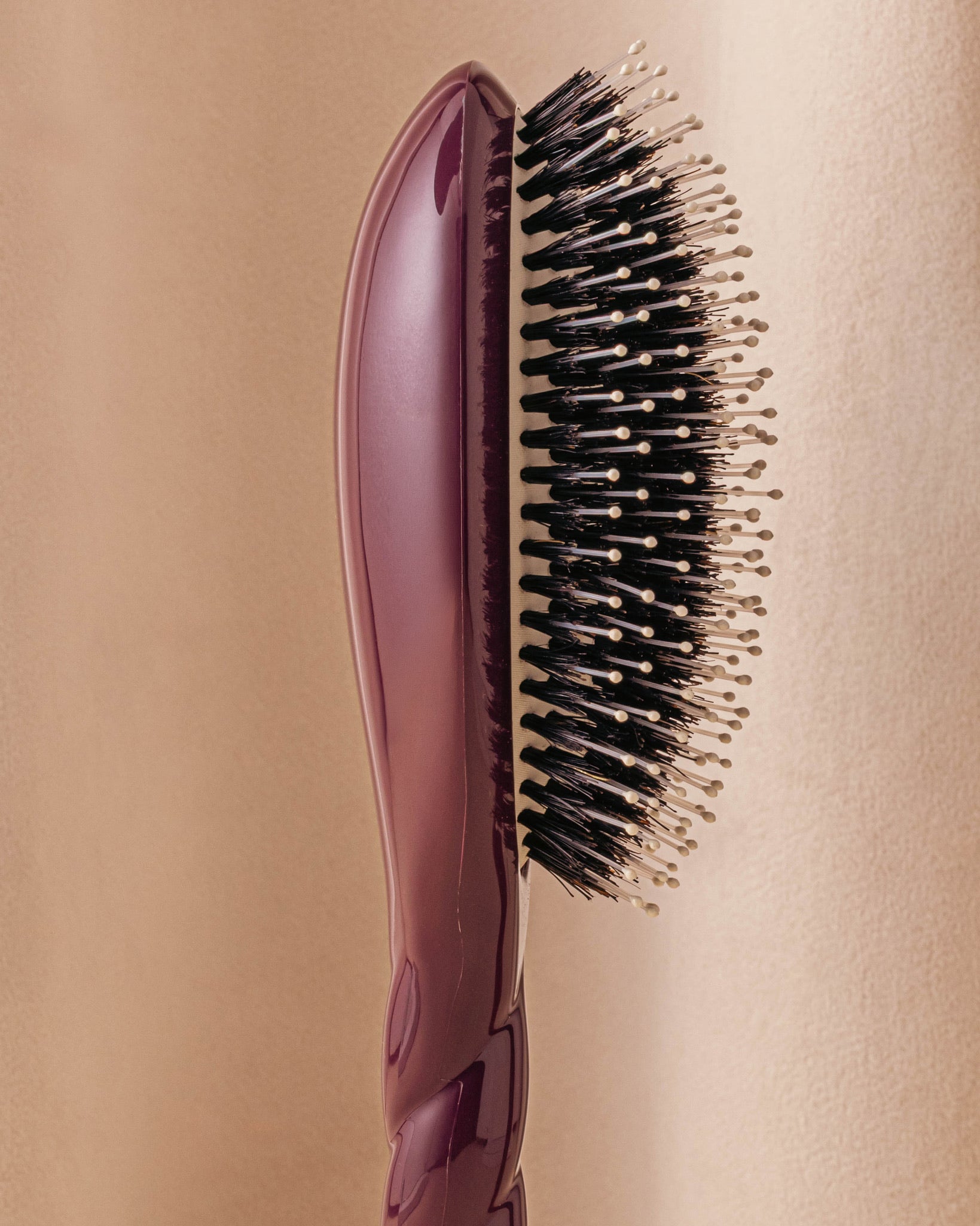 la-bonne-brosse-n-03-dition-limit-e-aubergine-l-indispensable-douceur-cuir-cheve image 3
