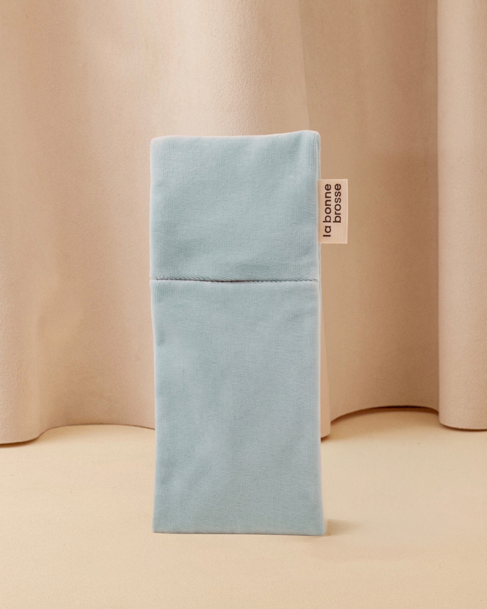 la-bonne-brosse-pochette-brosse-b-b-bleu-ciel-tui-velours-et-satin image 1